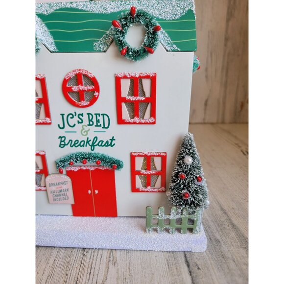 Hallmark Bed Breakfast Christmas Village house light up Xmas decor - Picture 4 of 10